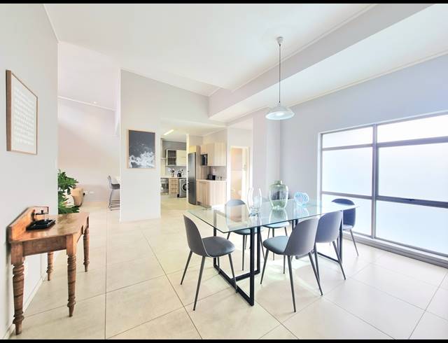 3 BEDROOM APARTMENT TO LET IN OAKLANDS